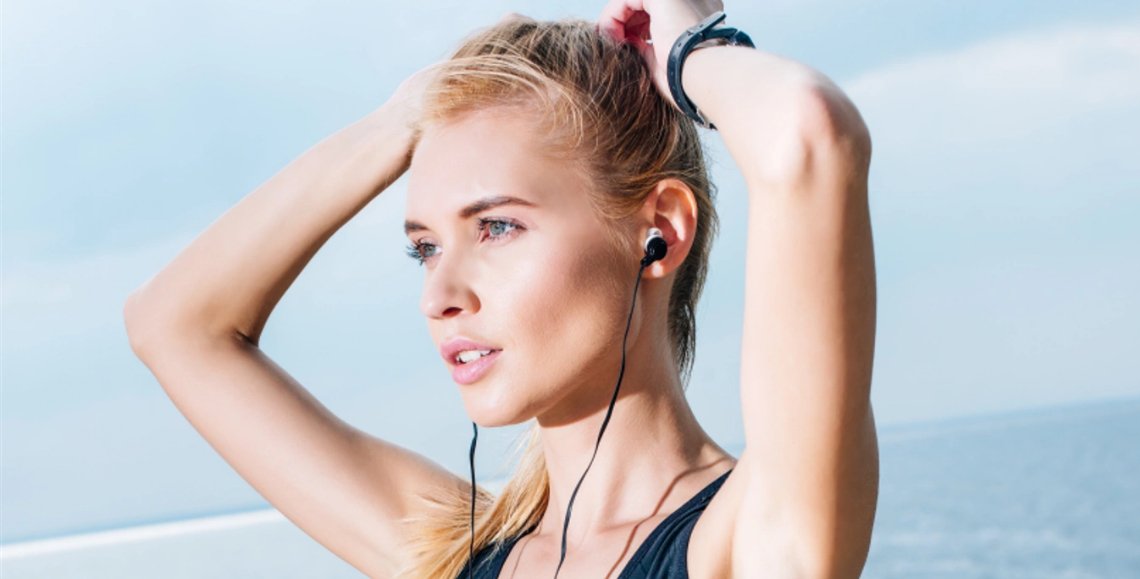 Come proteggere i capelli da sole, mare e cloro